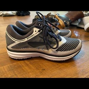 brooks running shoes
